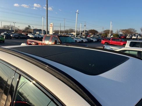 Used 2025 BMW X5 sDrive40i w/ M Sport Package image 3