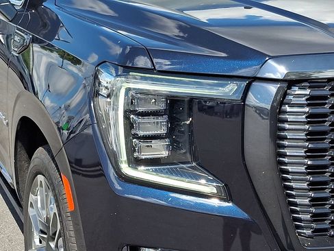 Used 2023 GMC Yukon XL Denali Ultimate AWD/4WD image 9