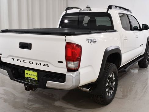 Used 2017 Toyota Tacoma TRD Off-Road w/ Tow Package (A/T) AWD/4WD image 12