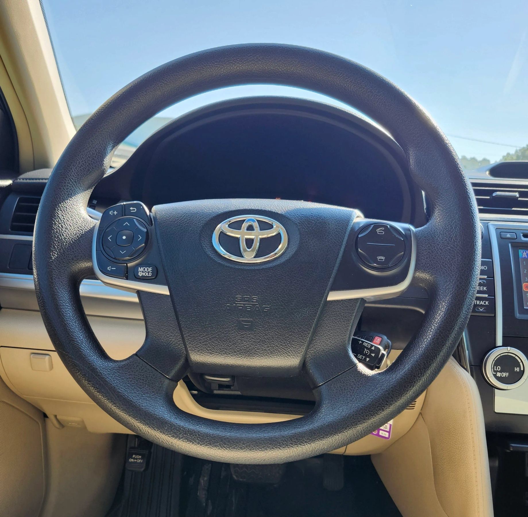 Used 2014 Toyota Camry LE FWD image 22