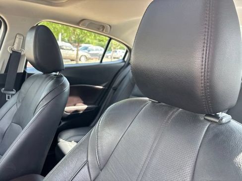 Used 2018 MAZDA MAZDA3 Grand Touring w/ Premium Equipment Package FWD image 9