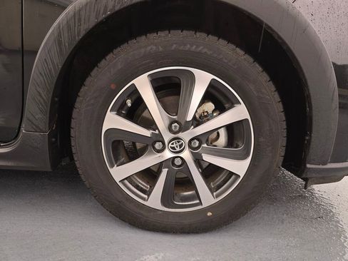 Used 2018 Toyota Prius C Two image 9