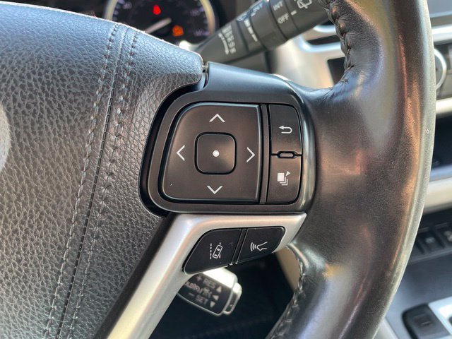 Used 2019 Toyota Highlander XLE AWD/4WD image 33