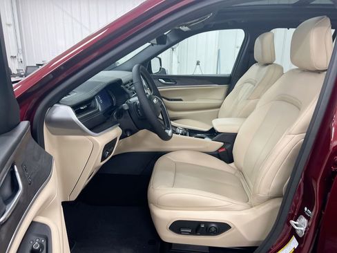 New 2025 Jeep Grand Cherokee Limited w/ Luxury Tech Group II image 20