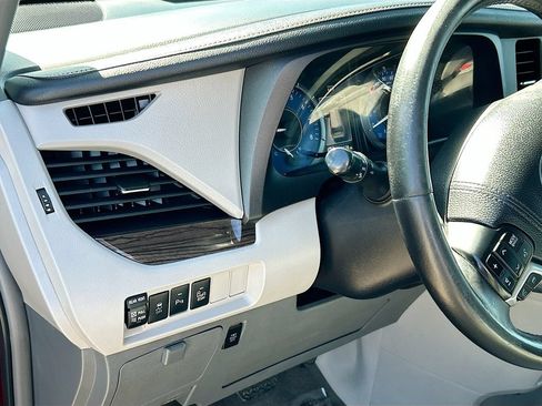 Used 2015 Toyota Sienna XLE w/ XLE Navigation Package FWD image 10