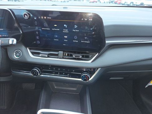 Used 2025 Chevrolet Equinox LT image 16