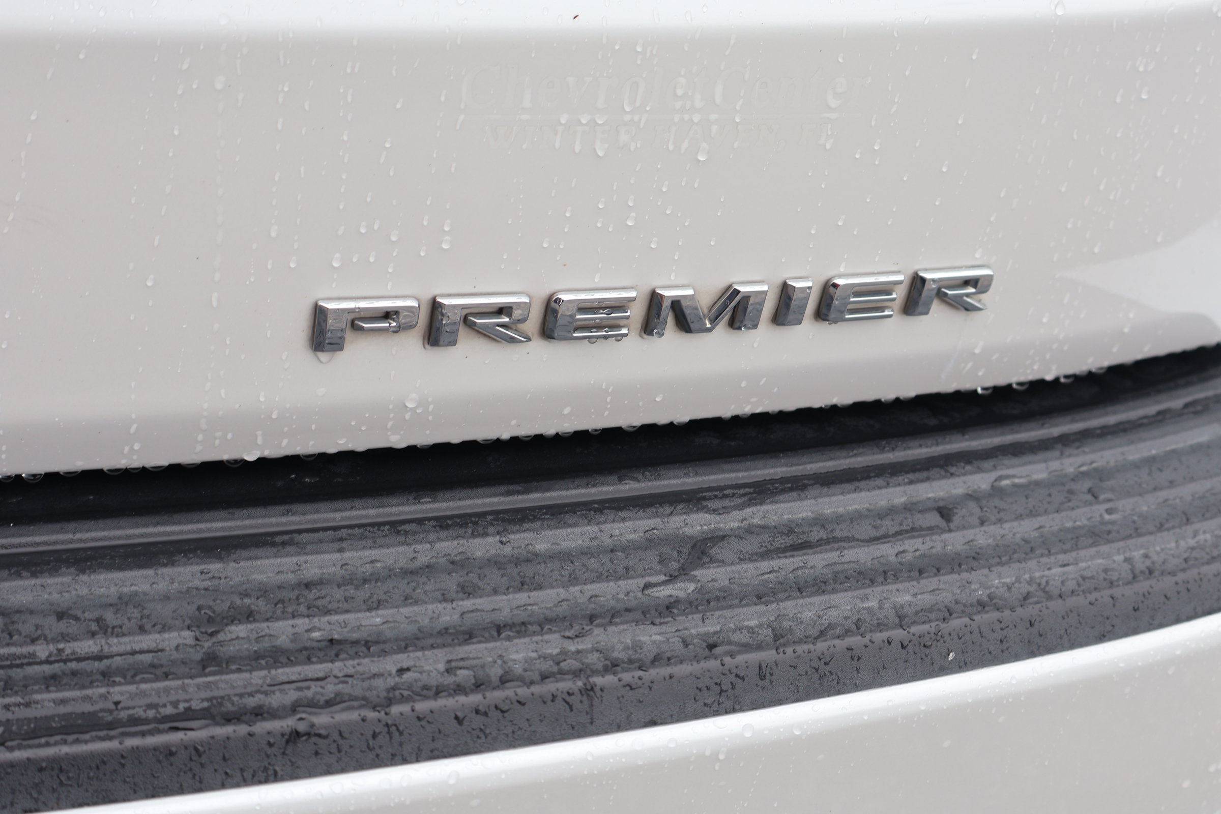 Used 2021 Chevrolet Suburban Premier w/ Premium Package RWD image 9