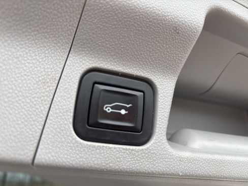 Used 2018 GMC Acadia SLT AWD/4WD image 15