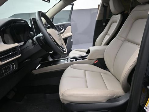 Used 2025 Lincoln Corsair AWD image 10