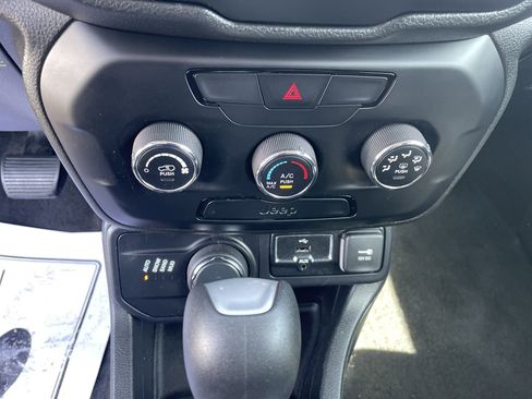 Used 2019 Jeep Renegade Sport w/ Sport Appearance Group image 18