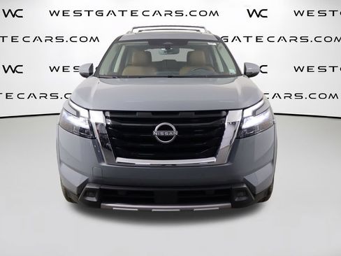 Used 2025 Nissan Pathfinder Platinum w/ Cargo Package AWD/4WD image 2