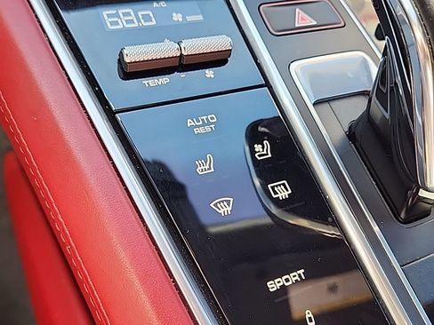 Used 2020 Porsche Panamera w/ Premium Package Plus image 33