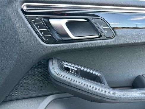 New 2026 Porsche Macan image 19