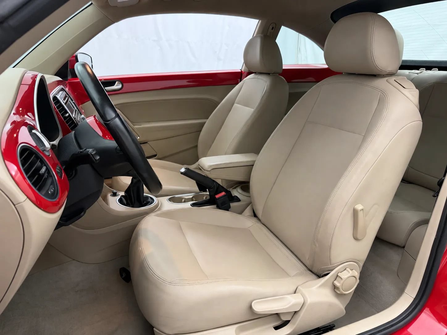 Used 2014 Volkswagen Beetle 2.5 FWD image 9