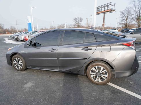 Used 2017 Toyota Prius Four image 4