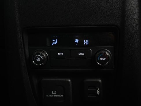 Used 2020 Buick Enclave Essence w/ Sound and Sites Package AWD/4WD image 17