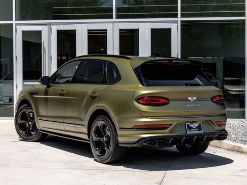 Used 2024 Bentley Bentayga image 17