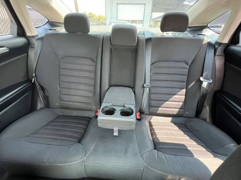 Used 2017 Ford Fusion SE FWD image 21