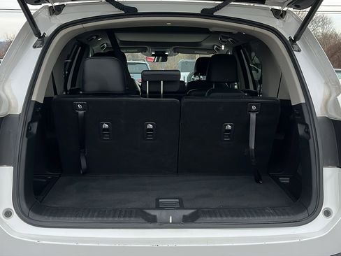 Used 2024 Honda Pilot Touring image 23