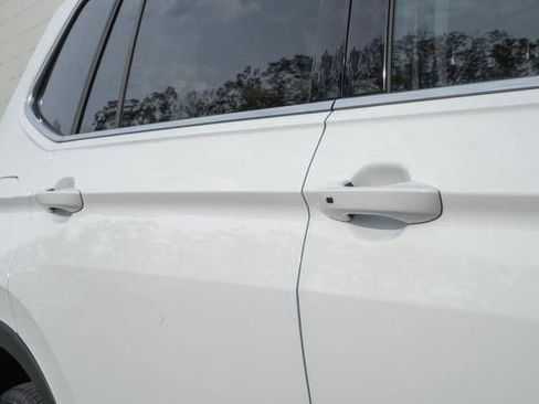 Used 2024 Volkswagen Tiguan SE image 15