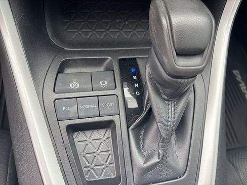Used 2020 Toyota RAV4 XLE image 32
