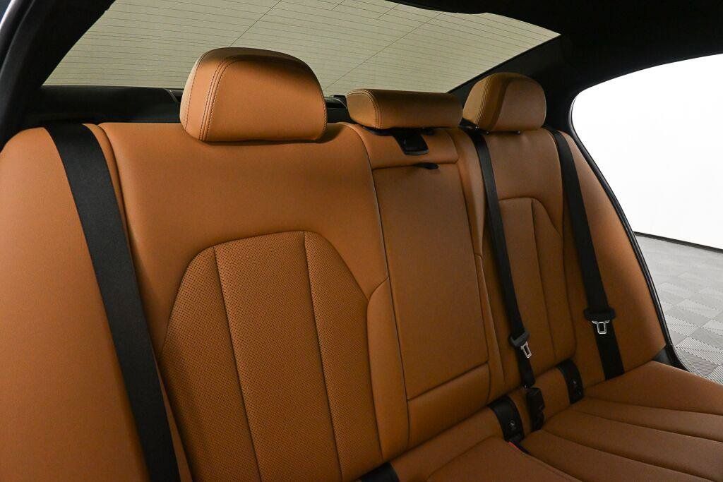 Used 2025 BMW 330i Sedan RWD image 5