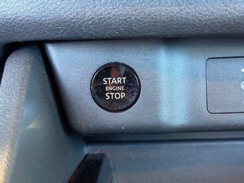 Used 2024 Nissan Rogue S FWD image 19