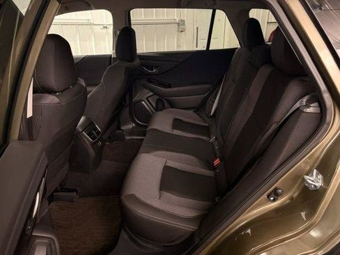 Used 2025 Subaru Outback Premium AWD/4WD image 8