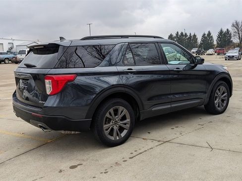 Used 2022 Ford Explorer XLT w/ Equipment Group 202A image 3