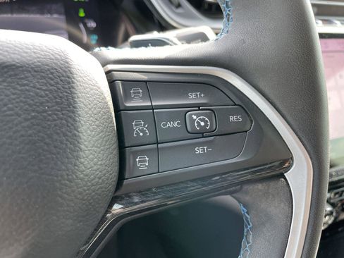 Used 2022 Jeep Grand Cherokee Trailhawk w/ Advanced Protech Group II image 15