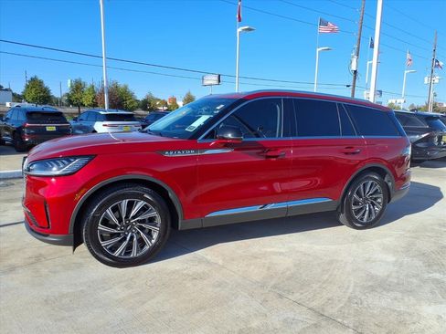Used 2025 Lincoln Aviator 2WD image 3