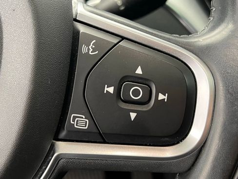 Used 2018 Volvo XC60 T5 Momentum w/ Vision Package image 18