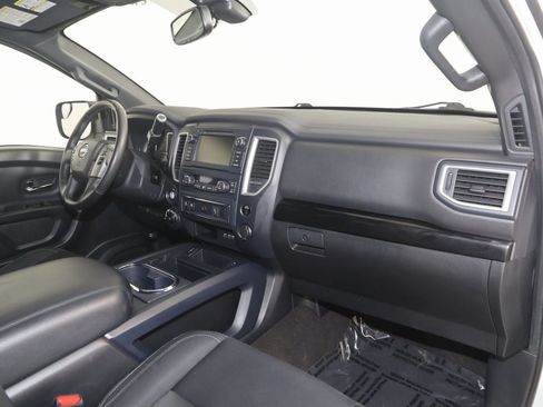 Used 2019 Nissan Titan SV w/ SV Convenience Package image 39