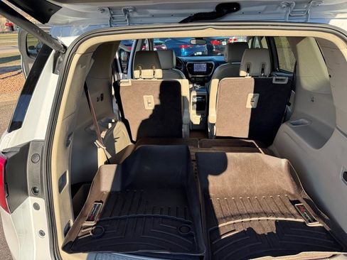 Used 2017 GMC Acadia Denali image 23