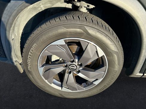 Used 2024 Nissan Rogue SV FWD image 10