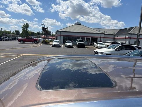 Used 2019 Toyota Highlander XLE AWD/4WD image 4