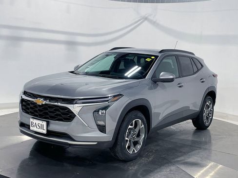 Used 2024 Chevrolet Trax LT FWD image 8