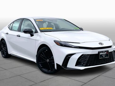 New 2026 Toyota Camry Hybrid image 2