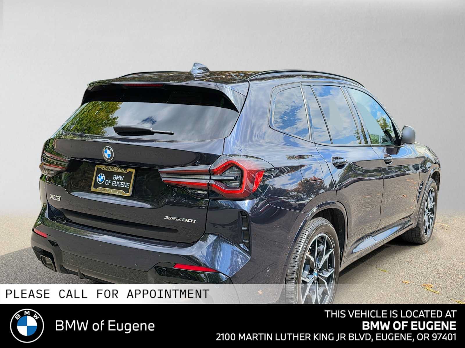Used 2024 BMW X3 xDrive30i w/ Premium Package AWD/4WD image 3