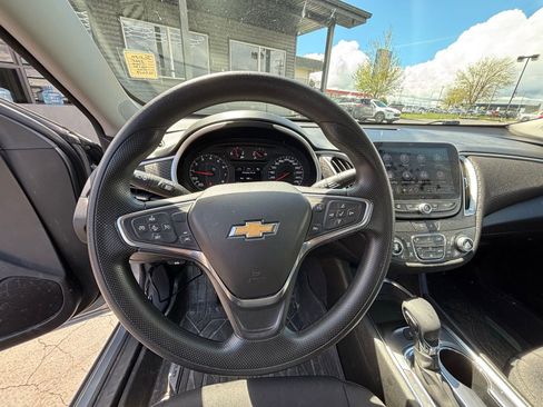 Used 2025 Chevrolet Malibu LT FWD image 8
