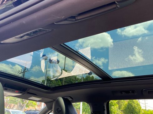 Certified 2023 Volkswagen Tiguan SE R-Line AWD/4WD image 21