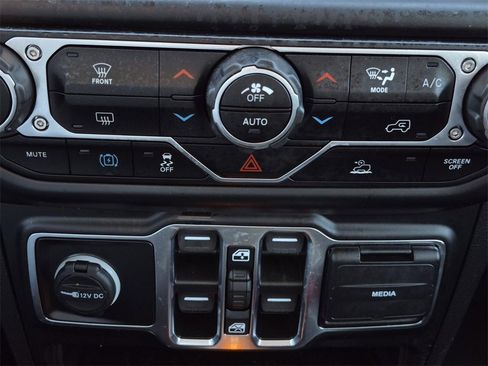 Used 2022 Jeep Wrangler Unlimited Sahara image 24