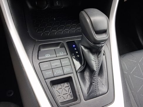 Used 2022 Toyota RAV4 XLE w/ Convenience Package AWD/4WD image 14