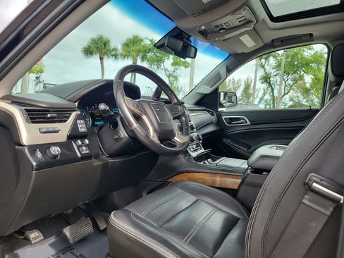 Used 2019 GMC Yukon XL Denali w/ Denali Ultimate Package RWD image 9