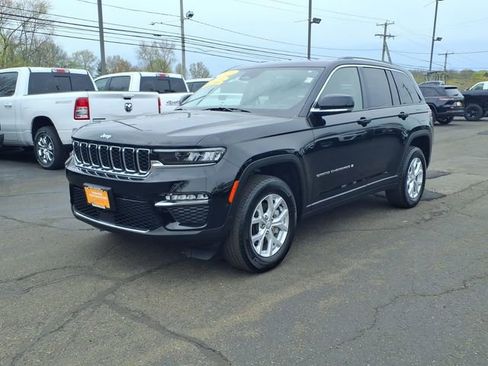 Certified 2023 Jeep Grand Cherokee Limited AWD/4WD image 3