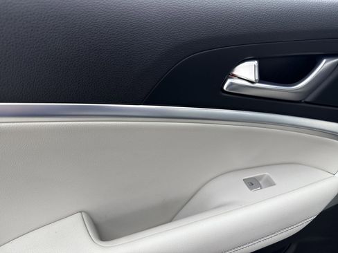 Used 2024 Genesis G70 2.5T image 35