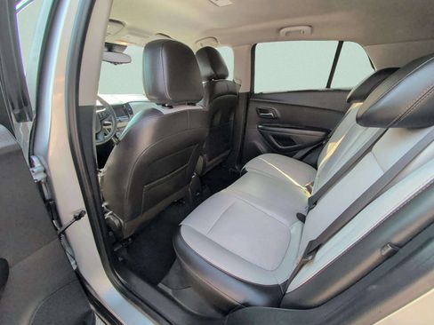 Used 2021 Chevrolet Trax LT AWD/4WD image 33
