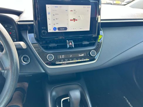 Used 2023 Toyota Corolla LE w/ LE Convenience Package FWD image 4