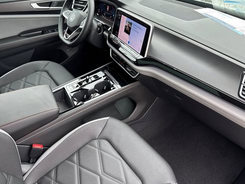 New 2025 Volkswagen Atlas Peak Edition SE image 17