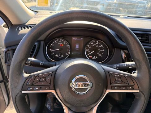 Certified 2019 Nissan Rogue S image 17
